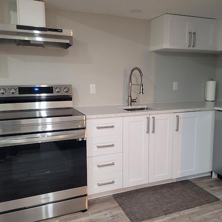 Boardwalk Homes - Executive Townhomes 키치너 외부 사진