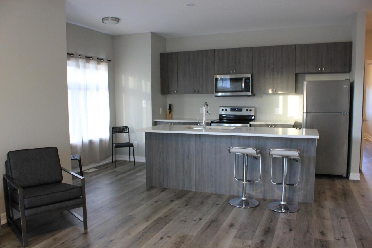 Boardwalk Homes - Executive Townhomes 키치너 외부 사진