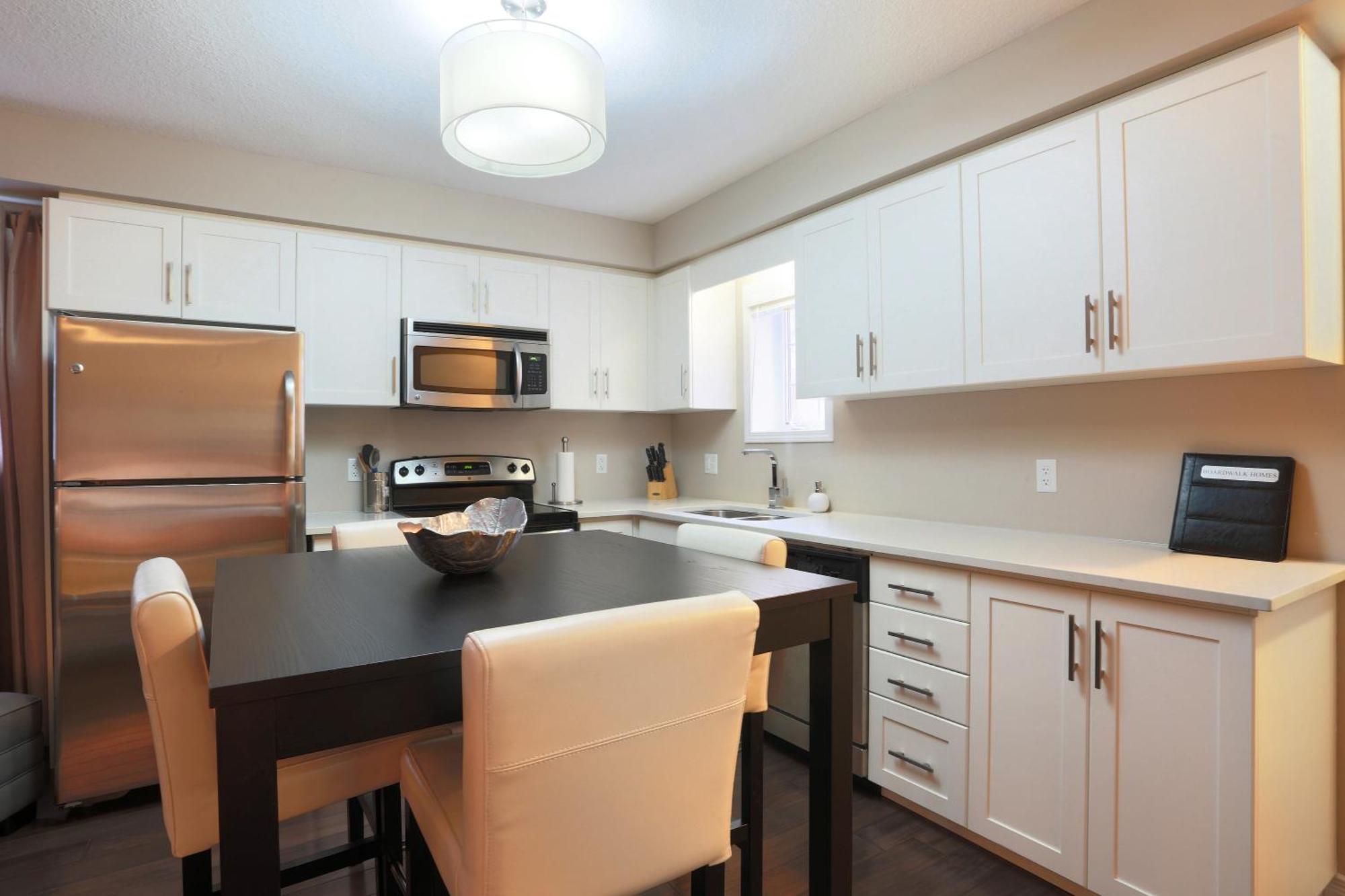 Boardwalk Homes - Executive Townhomes 키치너 외부 사진