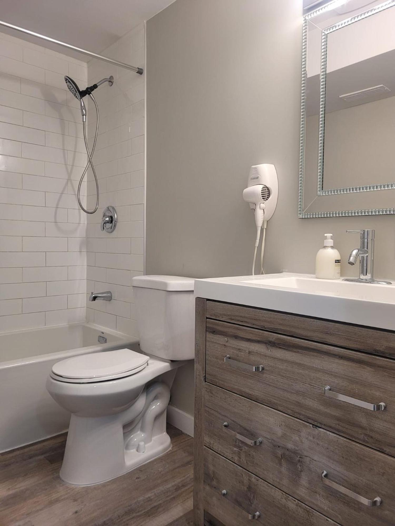 Boardwalk Homes - Executive Townhomes 키치너 외부 사진