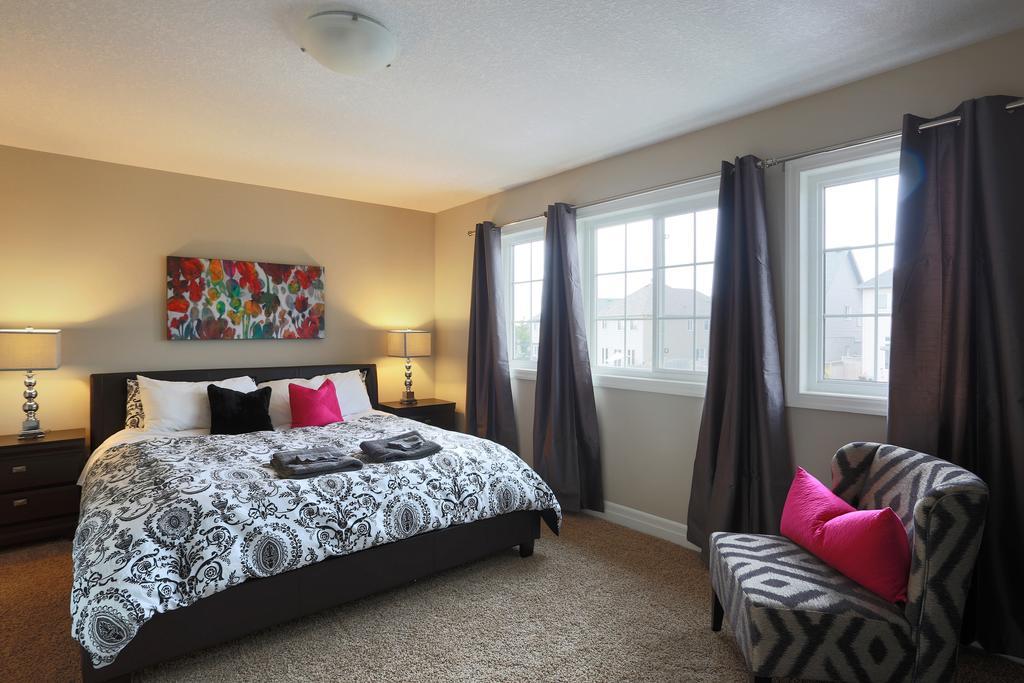 Boardwalk Homes - Executive Townhomes 키치너 객실 사진