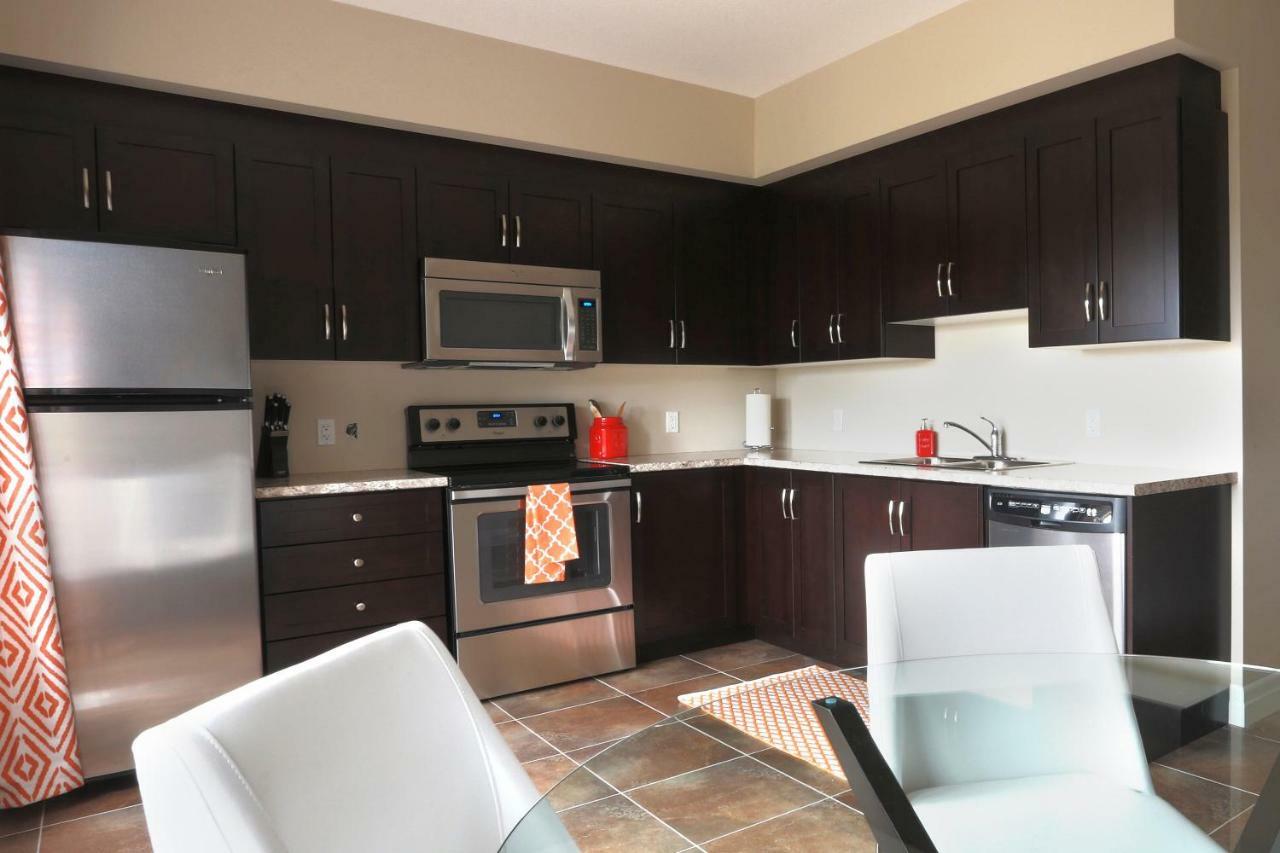 Boardwalk Homes - Executive Townhomes 키치너 외부 사진